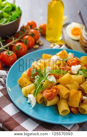 Rigatoni Pasta With Mozzarella And Tomato