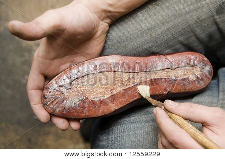 Skomager reparation af sko