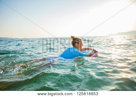 Young surfer girl is lerning to ride a wave.