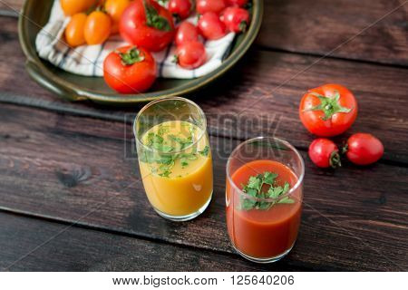 Glass of tomato juice with vegetables on old wooden background with greenery and tomatoes
** Note: Shallow depth of field
** Note: Shallow depth of field