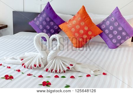Swans origami bedding at the hotel room
