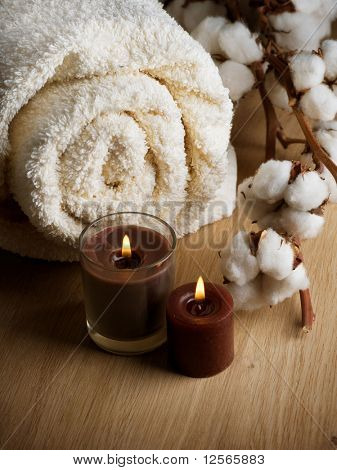 Bougies et serviette en coton