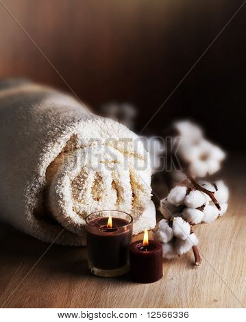 Serviette en coton et bougies