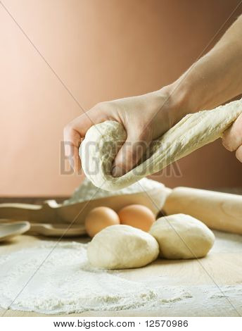 den Teig kneten