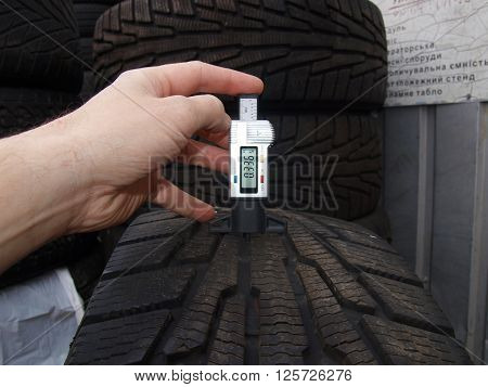 tire for car measurement of the tread wear