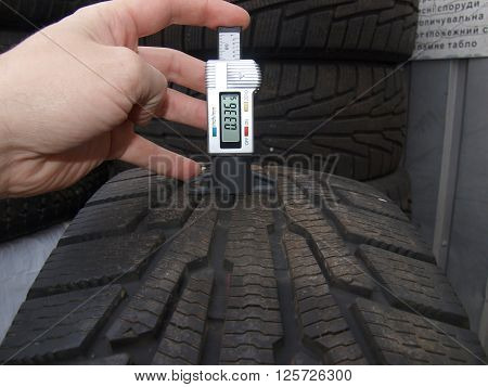 tire for car measurement of the tread wear