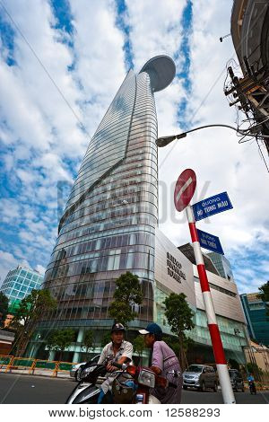 Ho Chi Minh City - 18 December: Thre Bitexco finansiella Tower är den högsta byggnaden i Vietnam, Ina