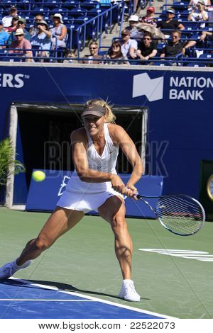 โตรอนโต: วันที่ 12 Maria Sharapova เล่นกับ Galina Voskoboeva ในการโรเจอร์สคัพ 2011 ในเดือนสิงหาคม