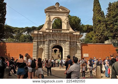 Roma, Italy, April 7, 2016 : Entrance To The Palatino Foro Romano.  Ruins Of The Domus Augustana On 