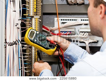 Engineer Checking Power Supply With Multimeter. Zero Value Of Voltage On Multimeter.