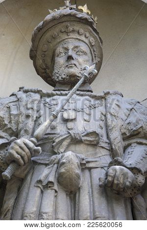 A Statue Of King Henry Viii Located Above The Henry Viii Gate At St. Bartholomews Hospital In The Ci
