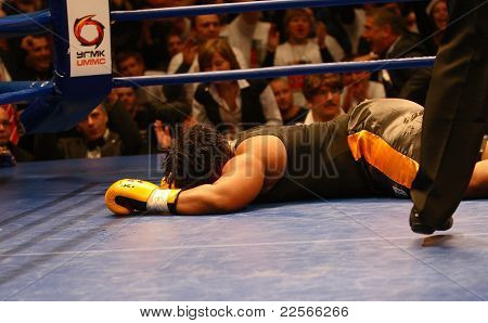 Knockout. Nederlag. Boxer Pamela London (Guayana)