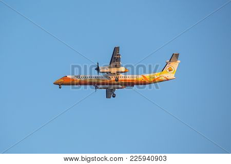 Bangkok, Thailand - December 20, 2017: Bombardier Dash 8 Q400  Hs-dqg Of Nok Air Landing To Runway 0