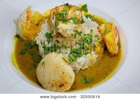 Морской гребешок & креветки карри