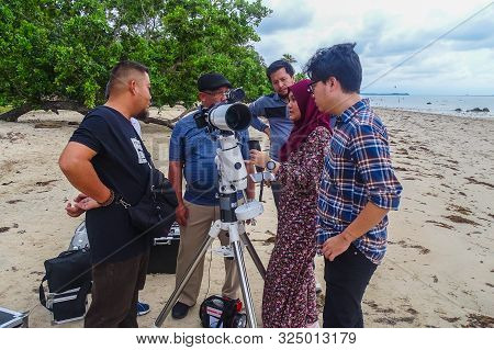 Labuan,malaysia-sept 29,2019:professional Astrophotography Telescope Equipped With Guider Scope & Ob