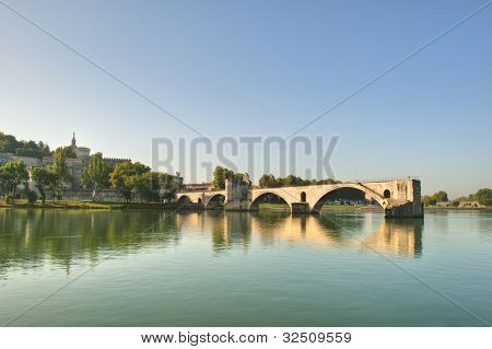 Il ponte di Papi sul fiume Rodano presso Avignone Francia