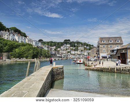 6 June 2018: Looe, Cornwall, Uk - Jetty On The River Looe, And The Town, On A Beautiful Spring Day.