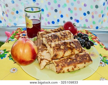 Nectarine, Grapes And Pancakes With Amaranth As The Right Combination Of Products For A Healthy Diet