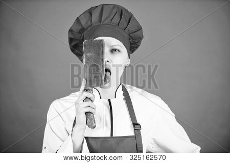 Choose Proper Knife. Dangerous Lady. Best Knives To Buy. Stainless Steel. Be Careful While Cut. Woma