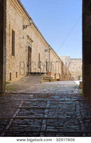 Yolun. Pietramontecorvino. Puglia. İtalya.