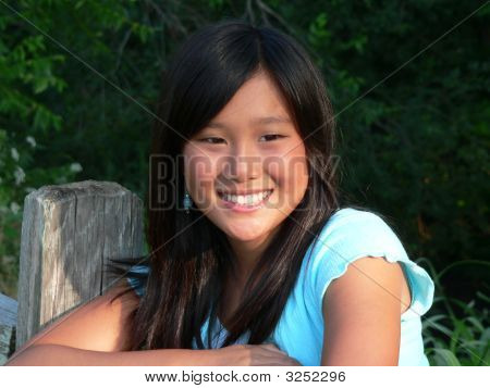 Mooie Aziatische meisje Turquoise Shirt 2