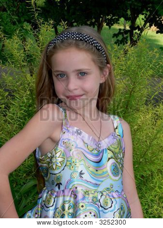 Mooi meisje poseren In Sundress