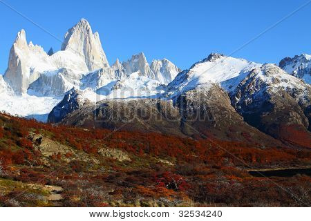 Kaunis luonto maisema Mt. Fitz Roy Los Glaciares National Park, Patagonia, Arge nähtynä