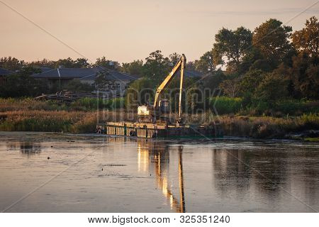 Еxcavator Cleans The Swamp In River Pararcha.