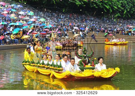 Phetchabun, Thailand - 28  September 2019 : Um Phra Dam Nam Ceremony Festival, The Boat Parade To Th