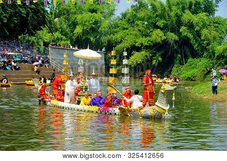 Phetchabun, Thailand - 28  September 2019 : Um Phra Dam Nam Ceremony Festival, The Boat Parade To Th