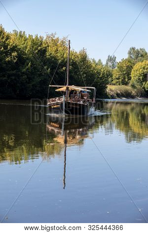 Beynac Et Cazenac, Dordogne, France - September 4, 2018: A Tourist Boat, In French Called Gabare, On