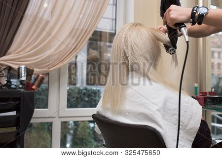 Young Beauty Blonde Attractive Woman At Hairdresser. Close-up Of Gray Silver Platinum Comb Hair Drye