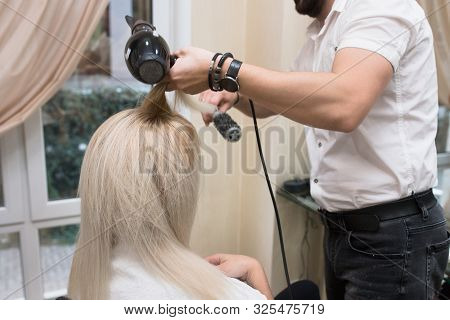 Young Beauty Blonde Attractive Woman At Hairdresser. Close-up Of Gray Silver Platinum Comb Hair Drye