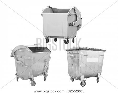 ช่องเก็บขยะภายใต้พื้นหลังสีขาว