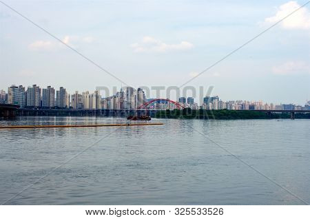 Hang River In Seoul In The Evening