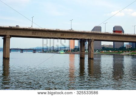 View To 63 Building From The Hang River