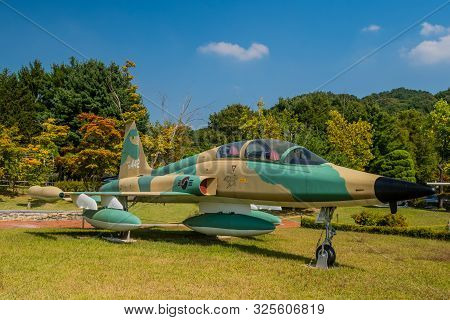 F-5B Freedom Fighter
