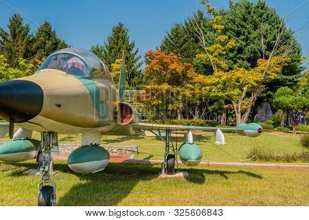F-5B Freedom Fighter