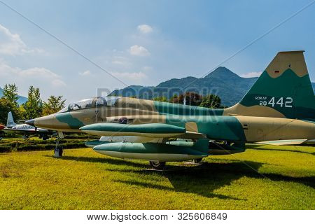 F-5B Freedom Fighter