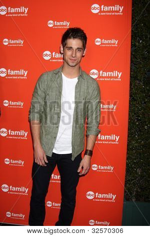 LOS ANGELES - 1. května: Jean-Luc Bilodeau dorazí na ABC rodina West Coast Upfronts v The Sayers 