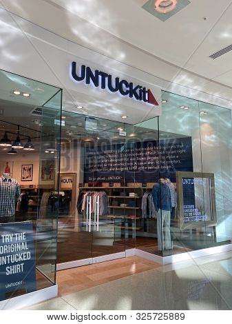 Orlando,fl/usa-9/30/19: An Untuckit Male Clothing Store At An Indoor Mall. Untuckit Llc Is An Americ