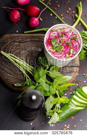 Russia St. Petersburg Greenbox 01102019 Beetroot Soup With Beets, Fresh Cucumbers, Greens, In Cardbo