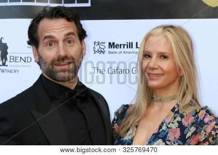 LOS ANGELES - SEP 28:  Kevin Makely, Mira Sorvino at the 2019 Catalina Film Festival - Saturday at the Catalina Bay on September 28, 2019 in Avalon, CA