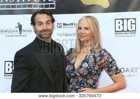 LOS ANGELES - SEP 28:  Kevin Makely, Mira Sorvino at the 2019 Catalina Film Festival - Saturday at the Catalina Bay on September 28, 2019 in Avalon, CA