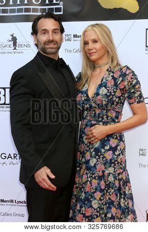 LOS ANGELES - SEP 28:  Kevin Makely, Mira Sorvino at the 2019 Catalina Film Festival - Saturday at the Catalina Bay on September 28, 2019 in Avalon, CA