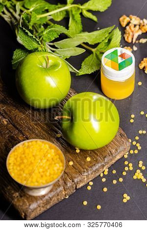 Russia St. Petersburg Greenbox 01102019 Energy Shot, Orange In A Plastic Container, Green Apples, Mi