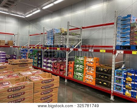 Orlando,fl/usa -10/4/19:  The Fresh Produce Aisle Of A Sams Club Grocery Store With Fresh Fruits And
