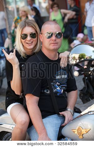 MUKACZEWO, na Ukrainie - może 1: Niezidentyfikowane uczestnicy docierają International rowerzystów Zakaukazie