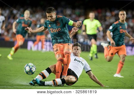 VALENCIA, SPAIN - OCTUBER 2: Tadic with ball during UEFA Champions League match between Valencia CF and AFC Ajax at Mestalla Stadium on Octuber 2, 2019 in Valencia, Spain