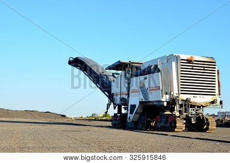 Cold Milling Machines Are Used For The Quick, Highly Efficient Removal Of Asphalt And Concrete Pavem